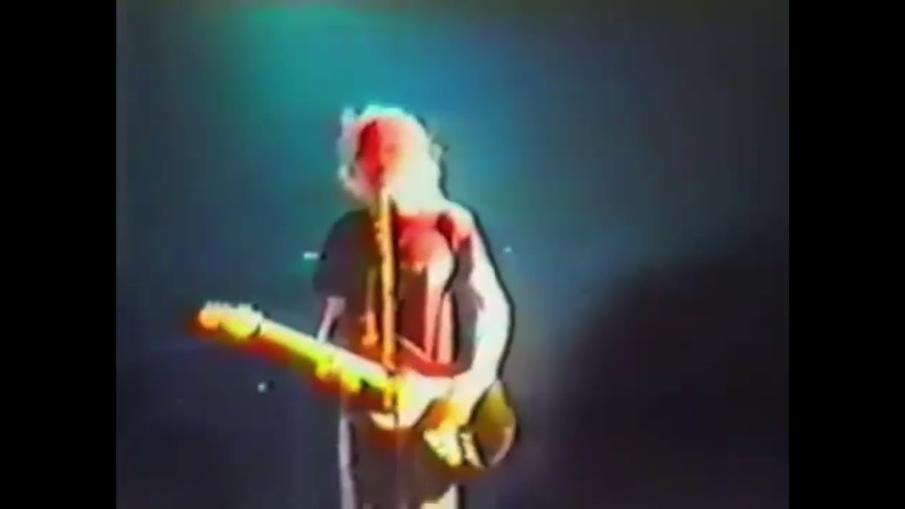 Nirvana 02/06/92 Selina’s, The Coogee Bay Hotel, Sydney, AU - All Apologies