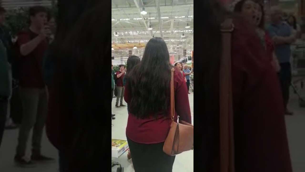Intervención  musical Coro IEP VIÑA DEL MAR  en Súpermercado  JUMBO  VIÑA DEL MAR