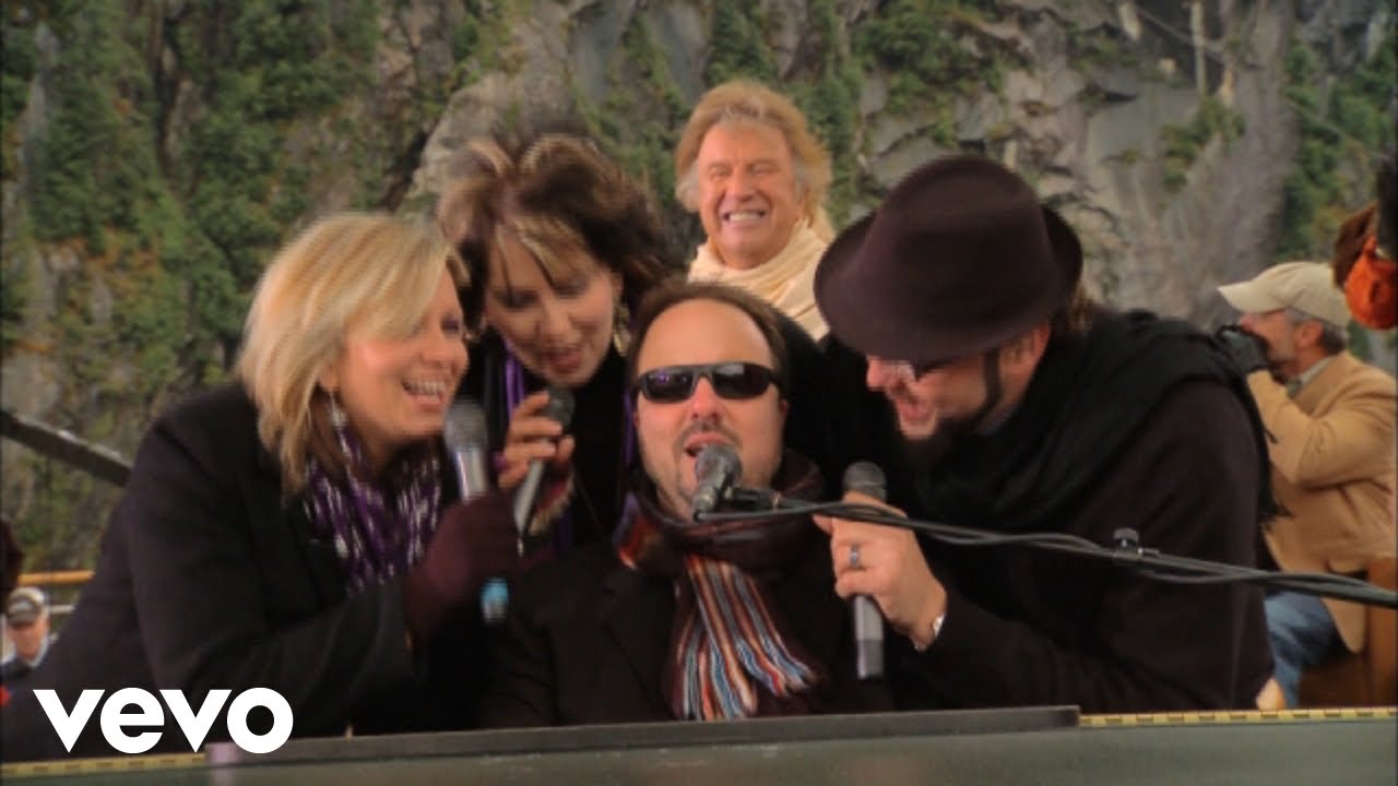Bill & Gloria Gaither - When I Lift Up My Head [Live] ft. Gordon Mote, The Isaacs