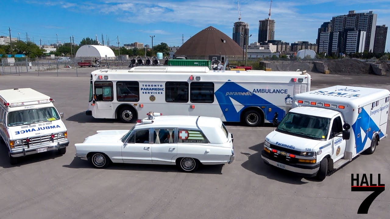 [Walk arounds + Siren demos!] Toronto Paramedic Service - Heritage Vehicles & Support Units 🚑🚨