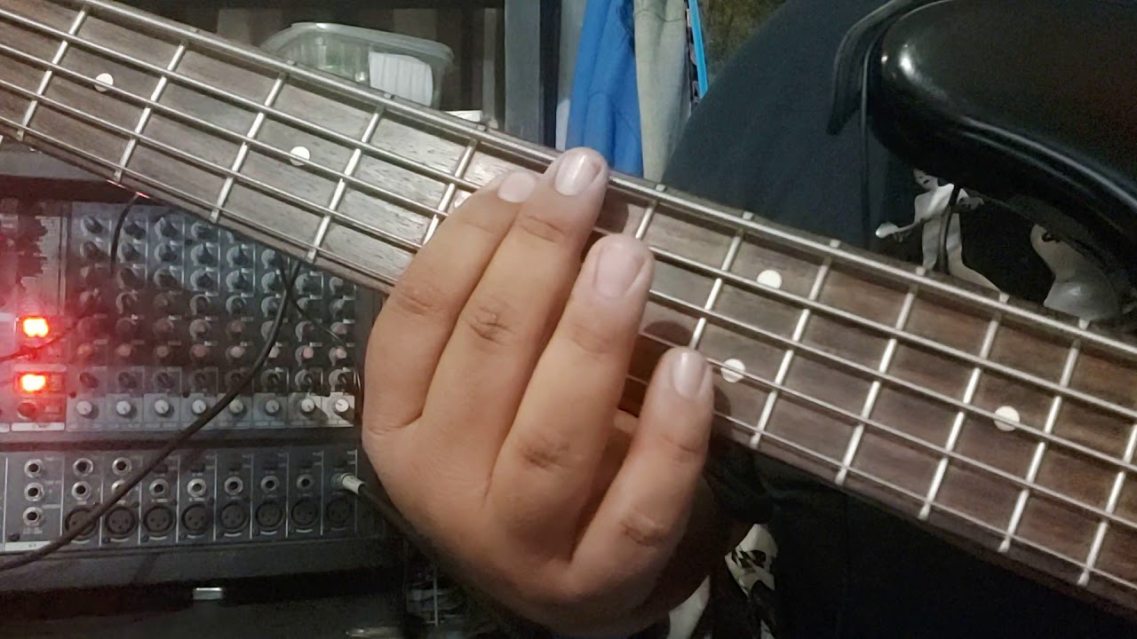Puño de diamantes Grupo duelo cover en bajo eléctrico