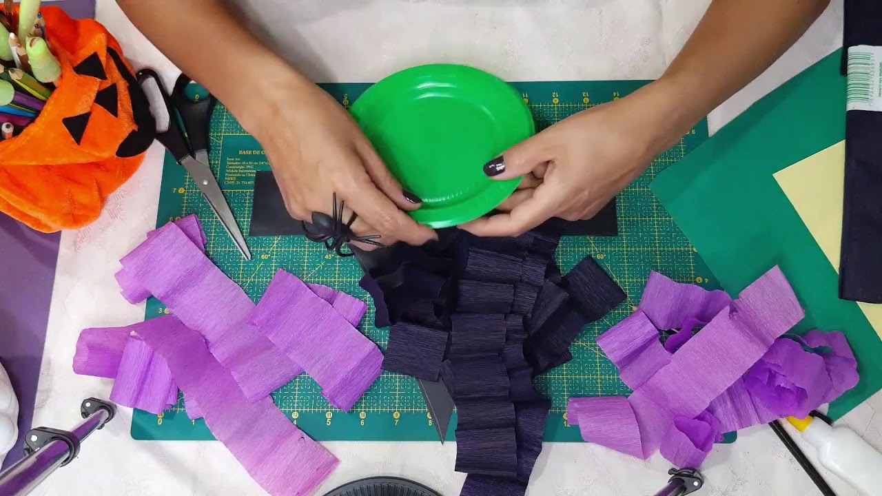 Decoração Halloween: Aprenda a fazer uma Bruxa e uma Aranha bem fácil