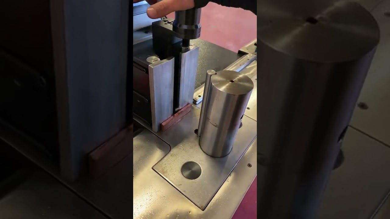 Macchina per barre rame tris piega taglio fora esempio di piegatura