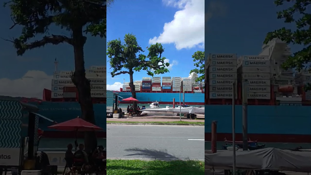 Gigantes no horizonte: Navios chegando na Ponta da Praia! 🚢🌊 