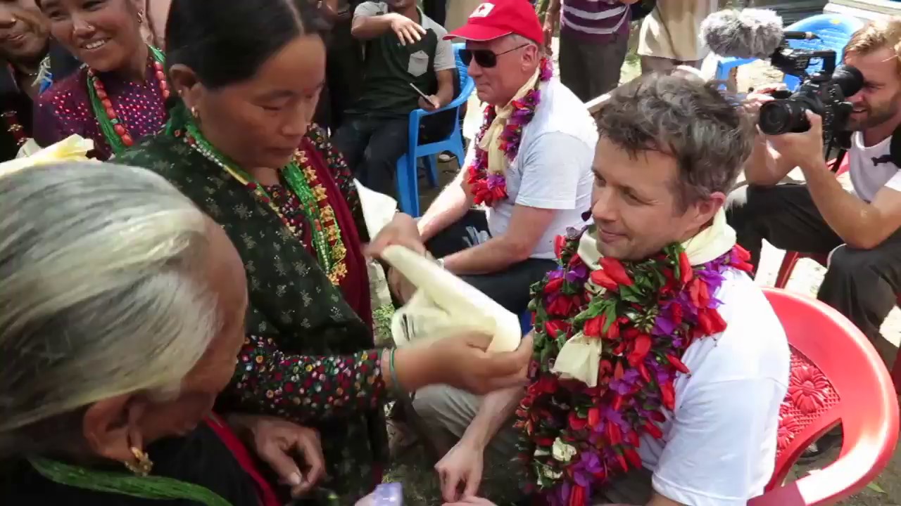 Kronprins Frederik udsmykket i Nepal