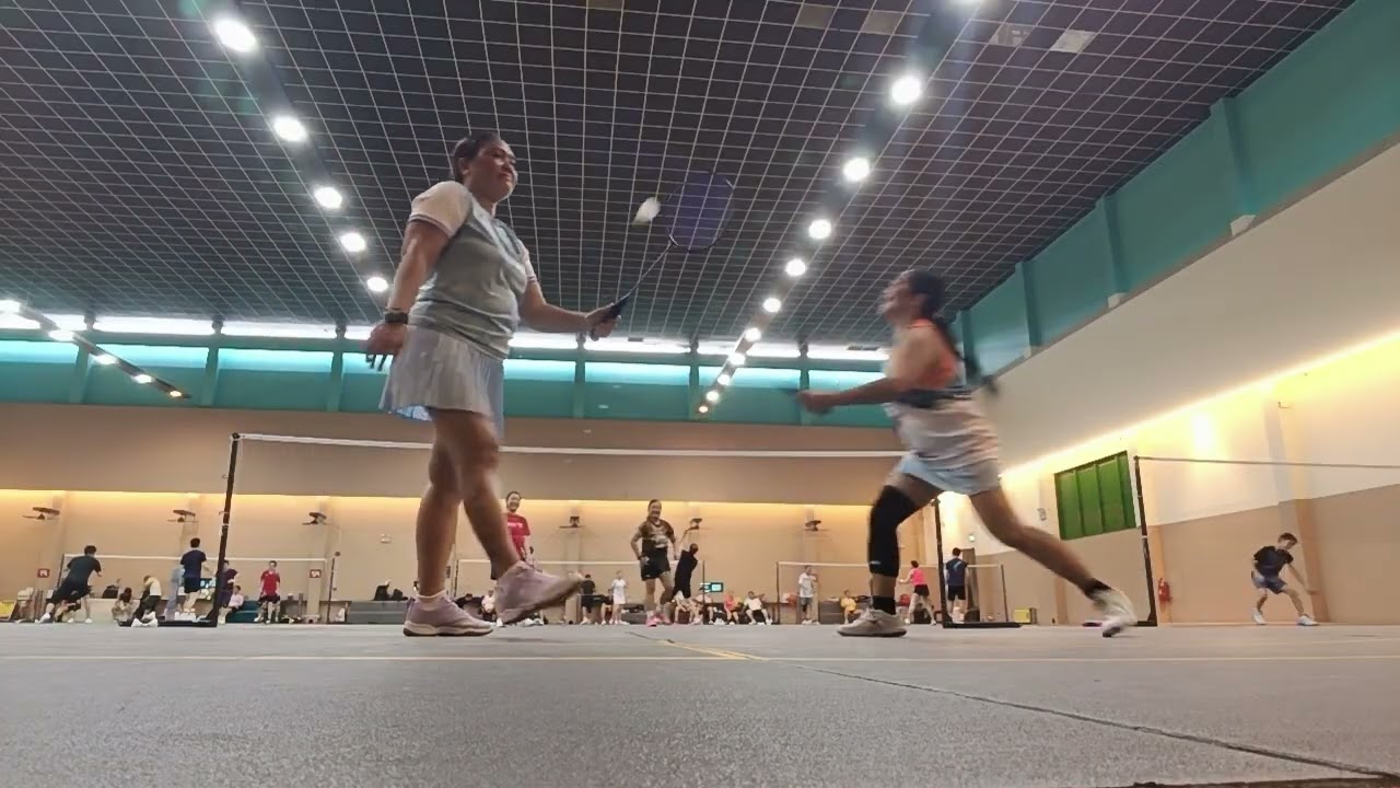 Stress reliever badminton with friends meet up.Women's Double at SBH Kallang badminton hall 🏸💪💪