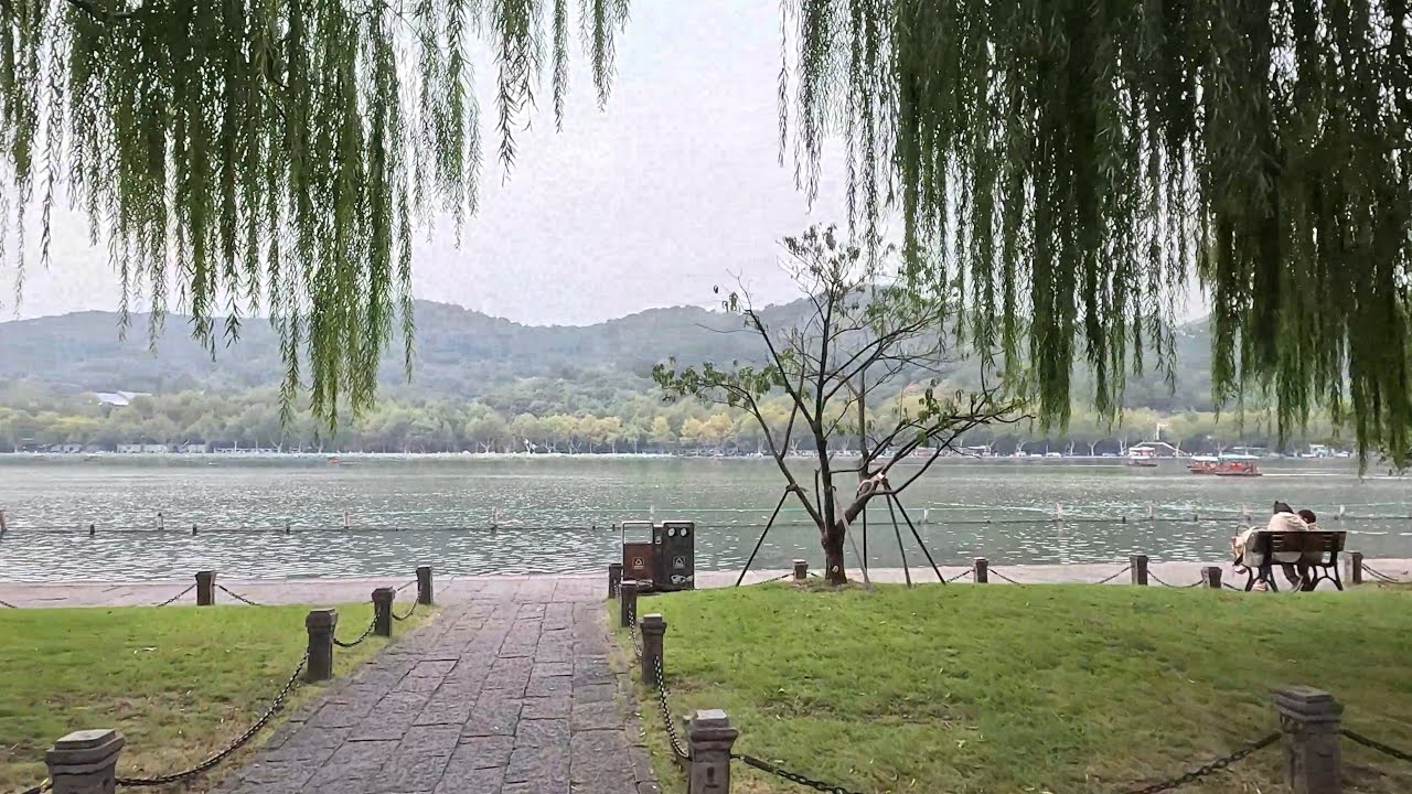 4K Walk along Willow-lined Banks of West Lake in Hangzhou, China