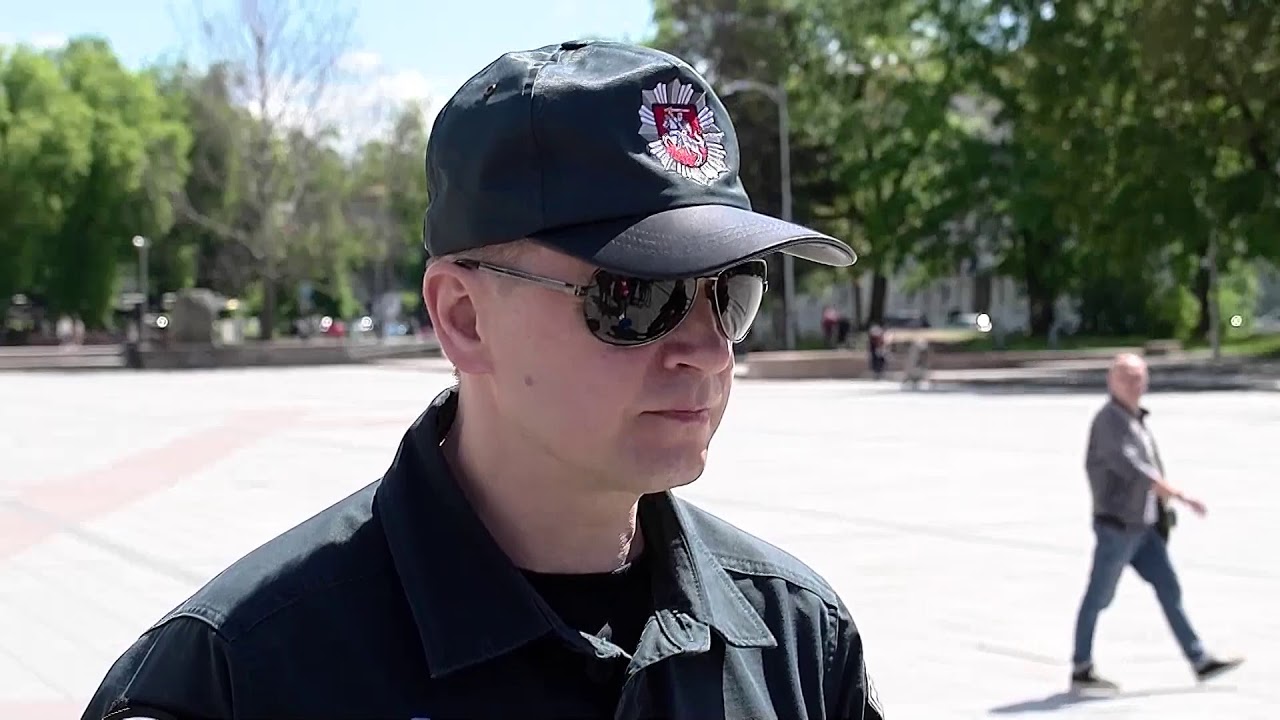 Visoje šalyje pareigūnai atsisveikina su penktadienį nužudytu kolega Saulium Žymantu