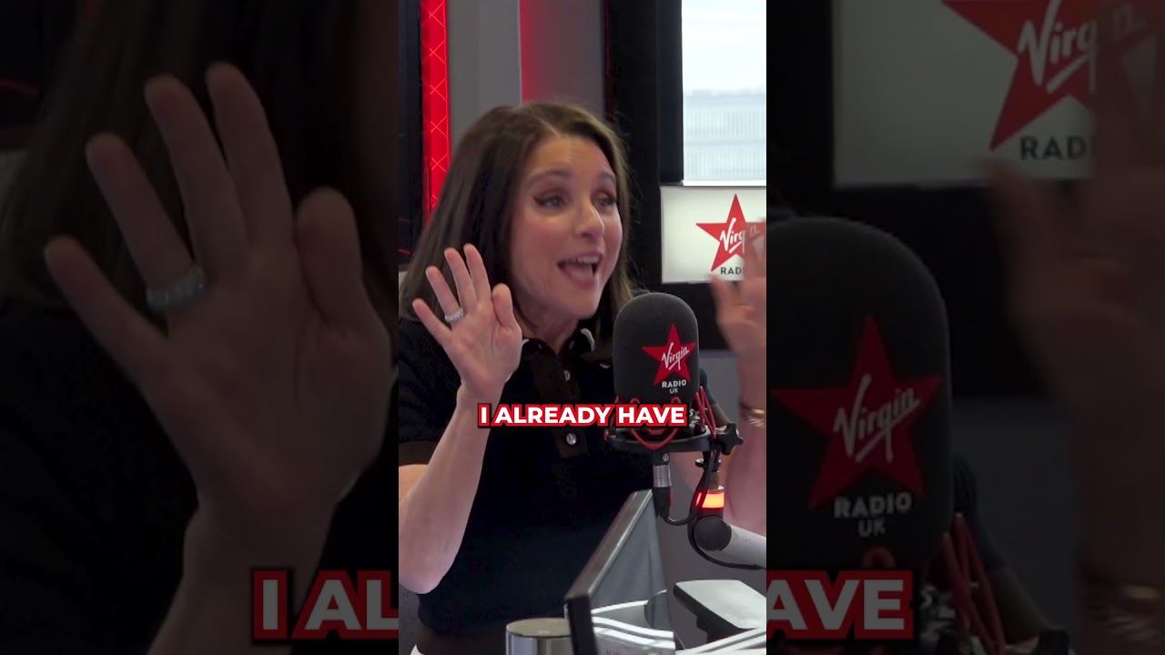 Julia Louis-Dreyfus' reaction to seeing her "giant head" in IMAX 🤣 