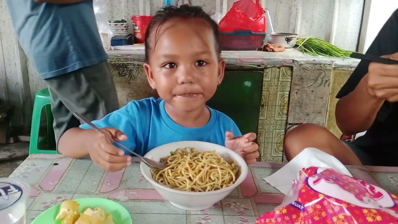 NONA MAKAN MIE AYAM 🐓🐓