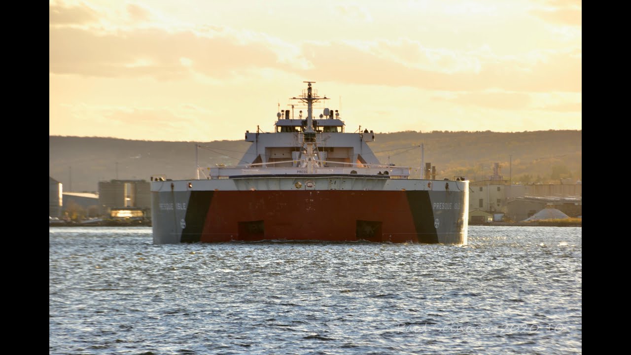 Best looking Tug/Barge combo out there in my opinion! The Presque Isle departing Duluth 101320