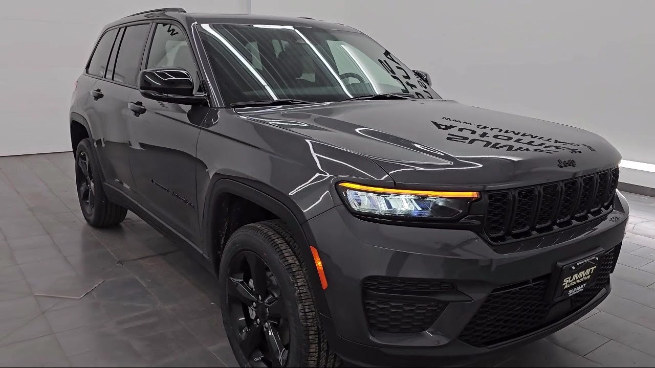 2025 Jeep Grand Cherokee Altitude X Baltic Gray Metallic Clearcoat New. walk around for sale in Fond