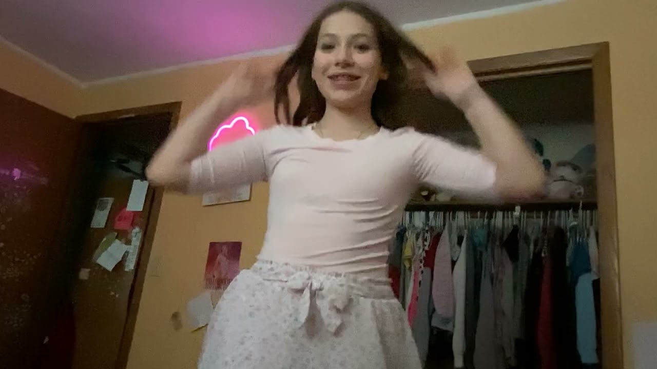 Trying on my new clothes ( fashion show )