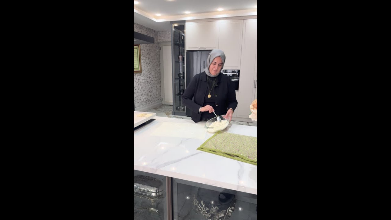 PEYNİRLİ GÜL TATLISI