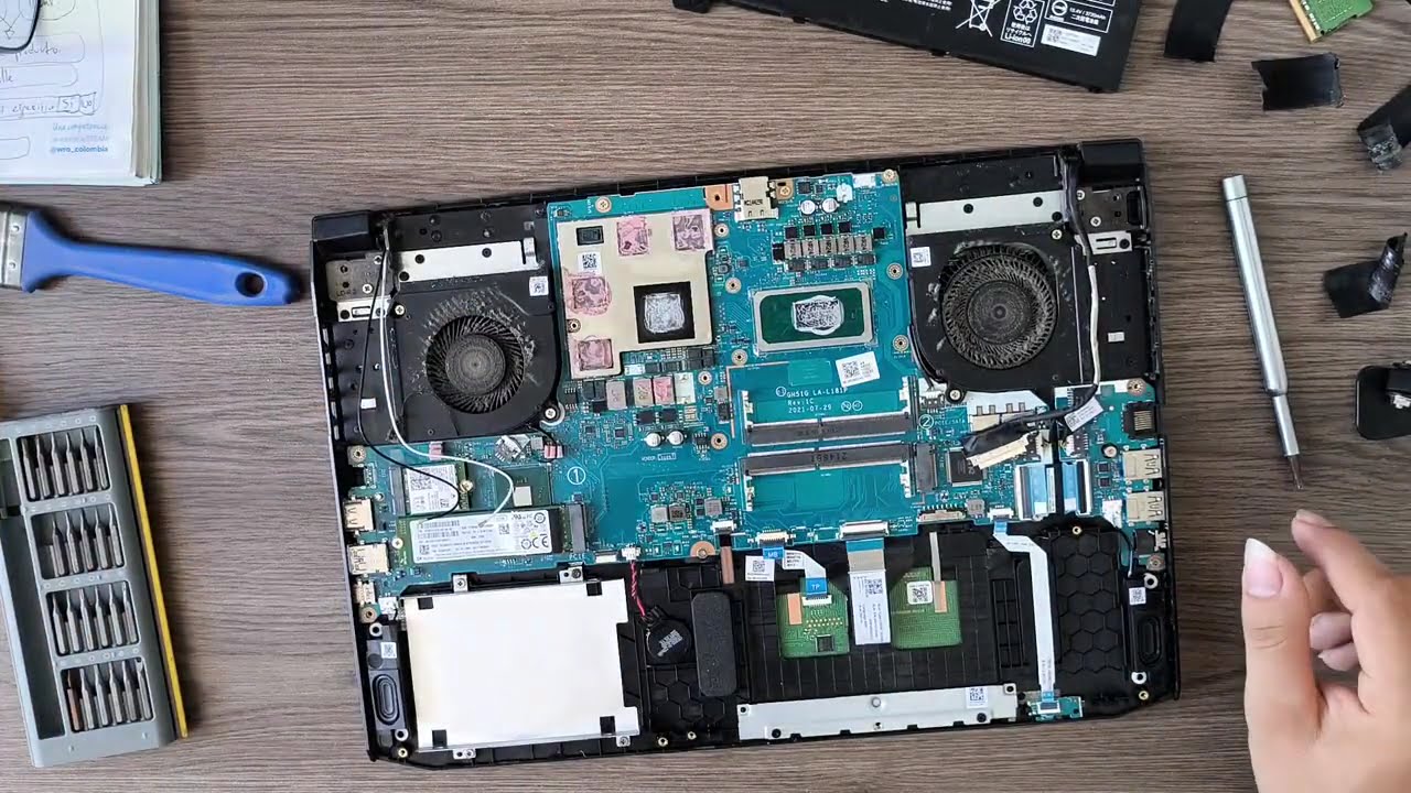 Como desarmar y hacer mantenimiento a portátil ACER NITRO 5 N20C1