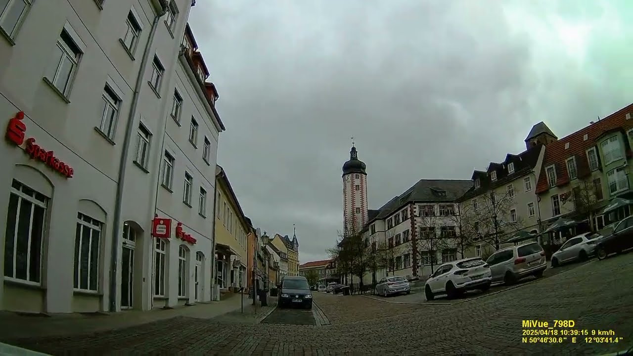 D: Stadt Weida. Landkreis Greiz. Rundfahrt durch die Stadtmitte. April 2025