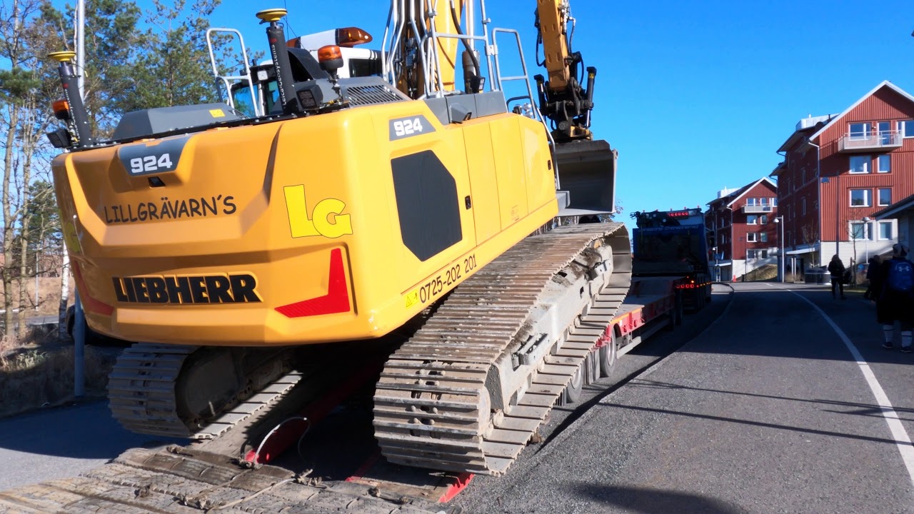 Maskinflytt av Lillgrävarns Liebherr R924