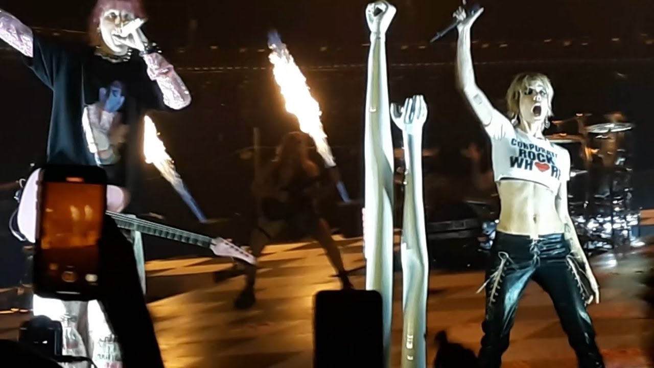 Machine Gun Kelly & Halsey - Forget Me Too (Kia Forum, Los Angeles, CA 7/13/22)