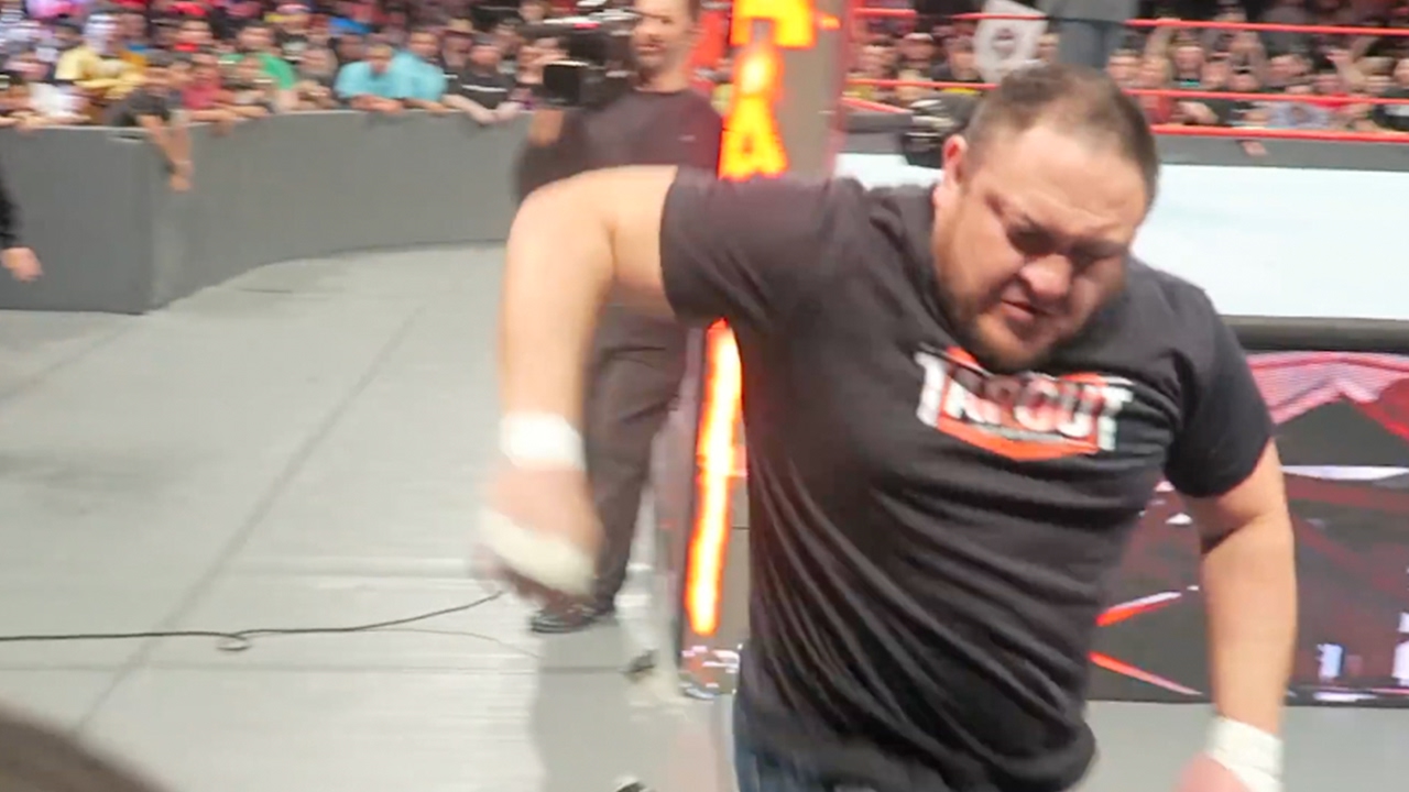 WWE RAW 1/30/17 ROW 2 (Laredo, TX) | Brandon Hodge Vlog #44