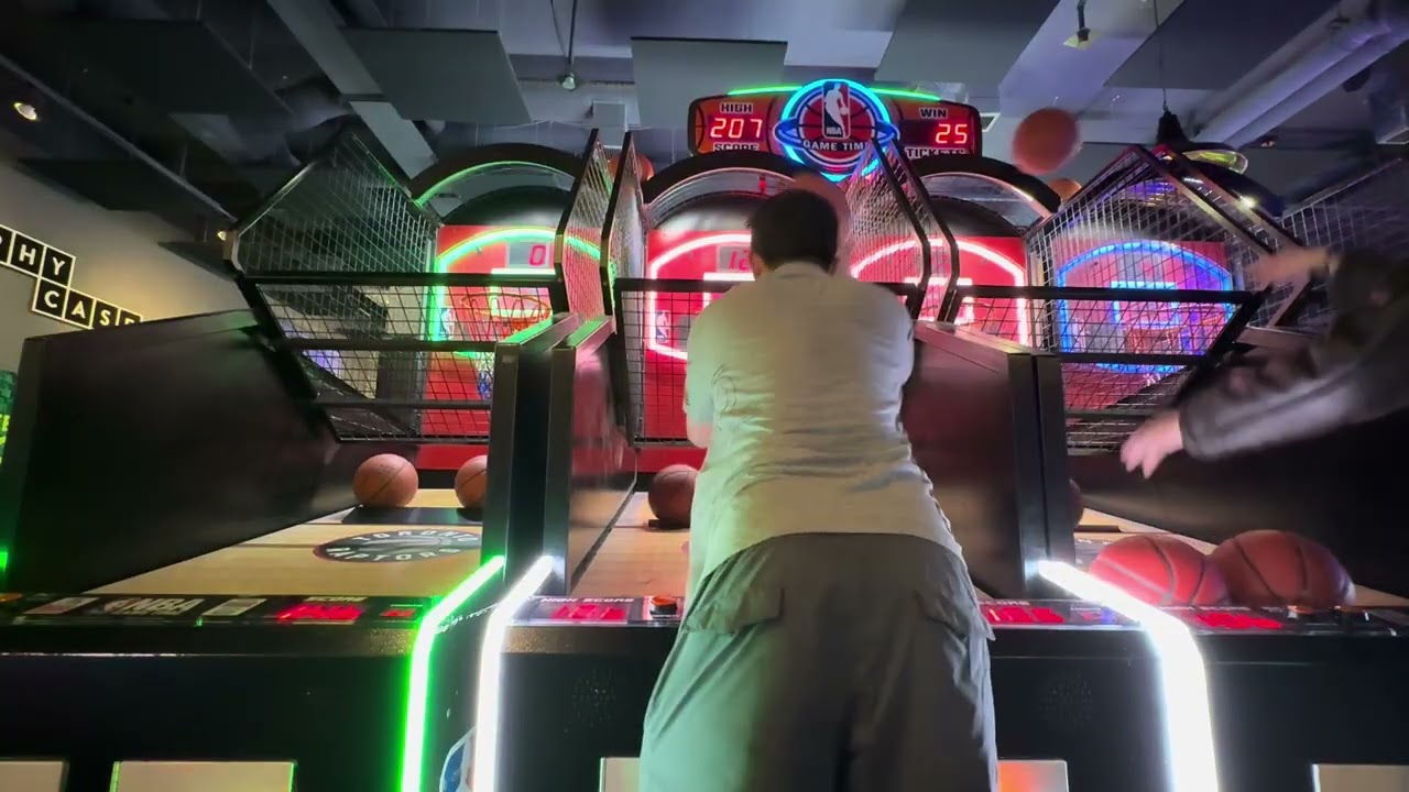 【馬年新年特輯3-隔半年客串此場合】加拿大 The Rec Room Brentwood NBA 籃球機 65 秒 6 球 182 分