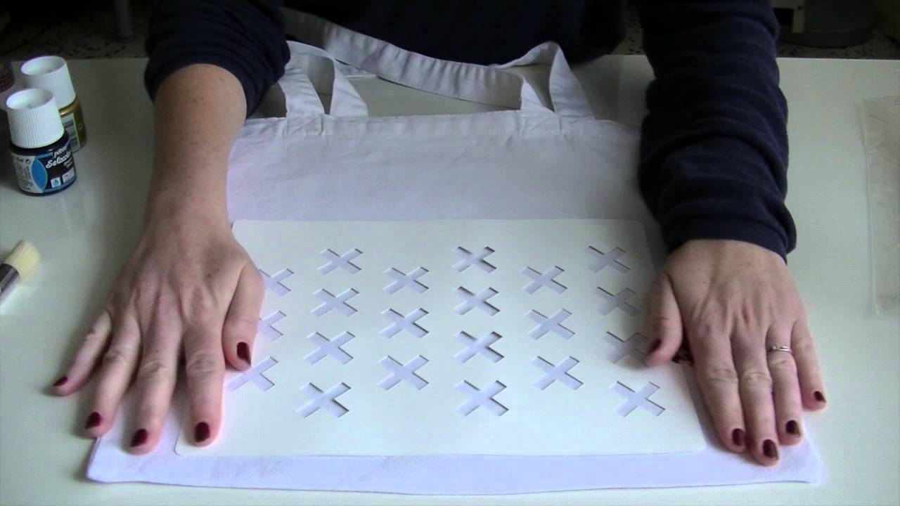 Peindre un pochoir sur tissu : customisation d'un tote bag