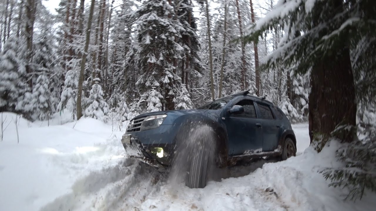 Duster в глубоком снегу, пробиваем дорогу.