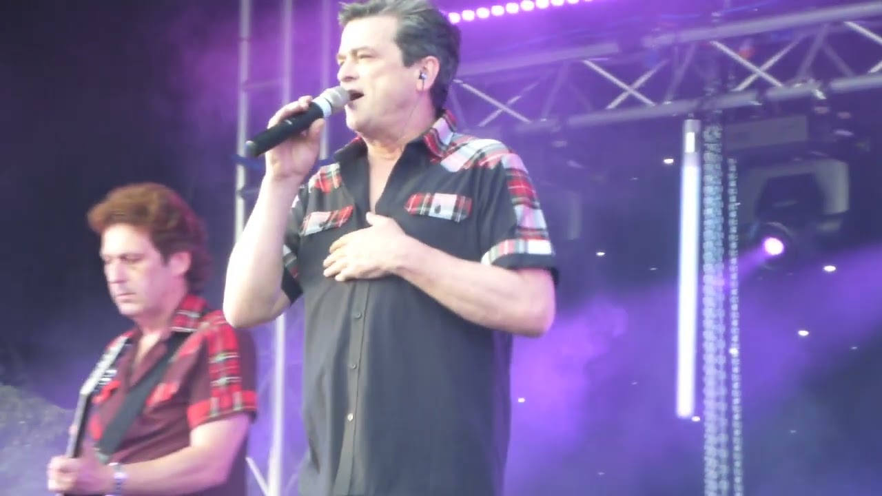 Give A Little Love   Bay City Rollers   Urmston 2015
