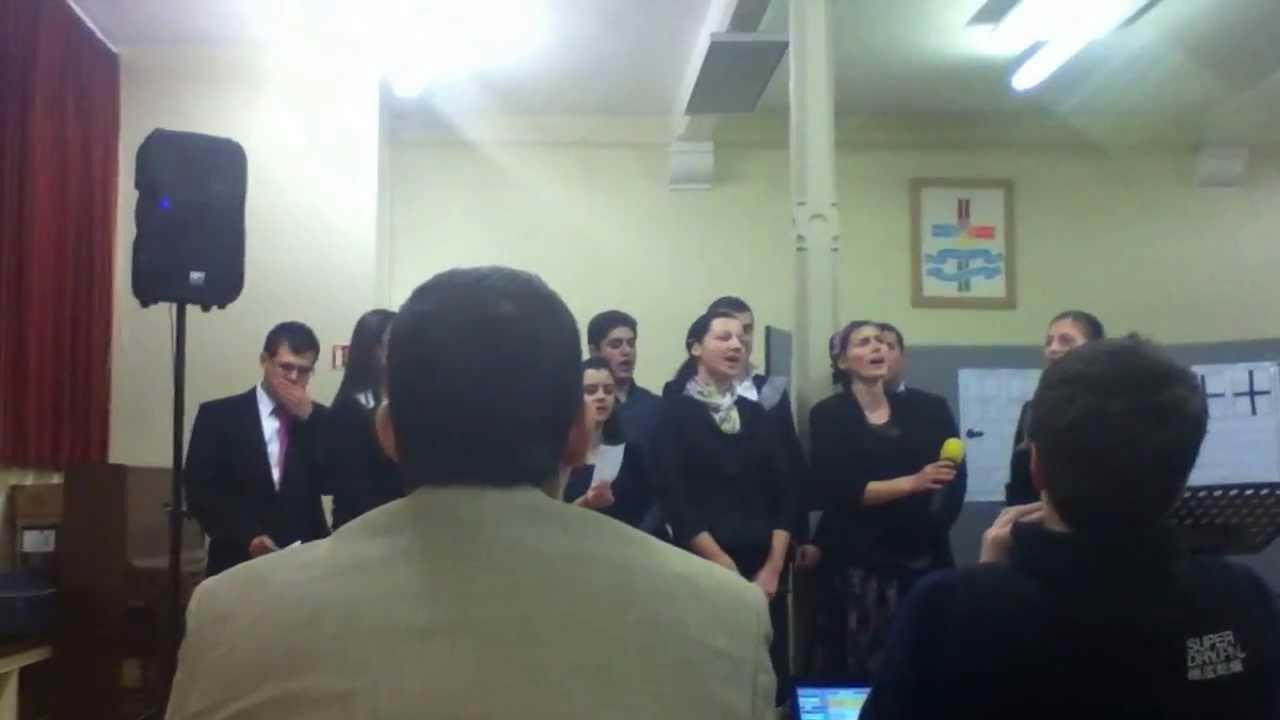 Lauda fie adusa celui ce s-a nascut la Betleem Choir Biserica Crestina Sfanta Treime Dublin