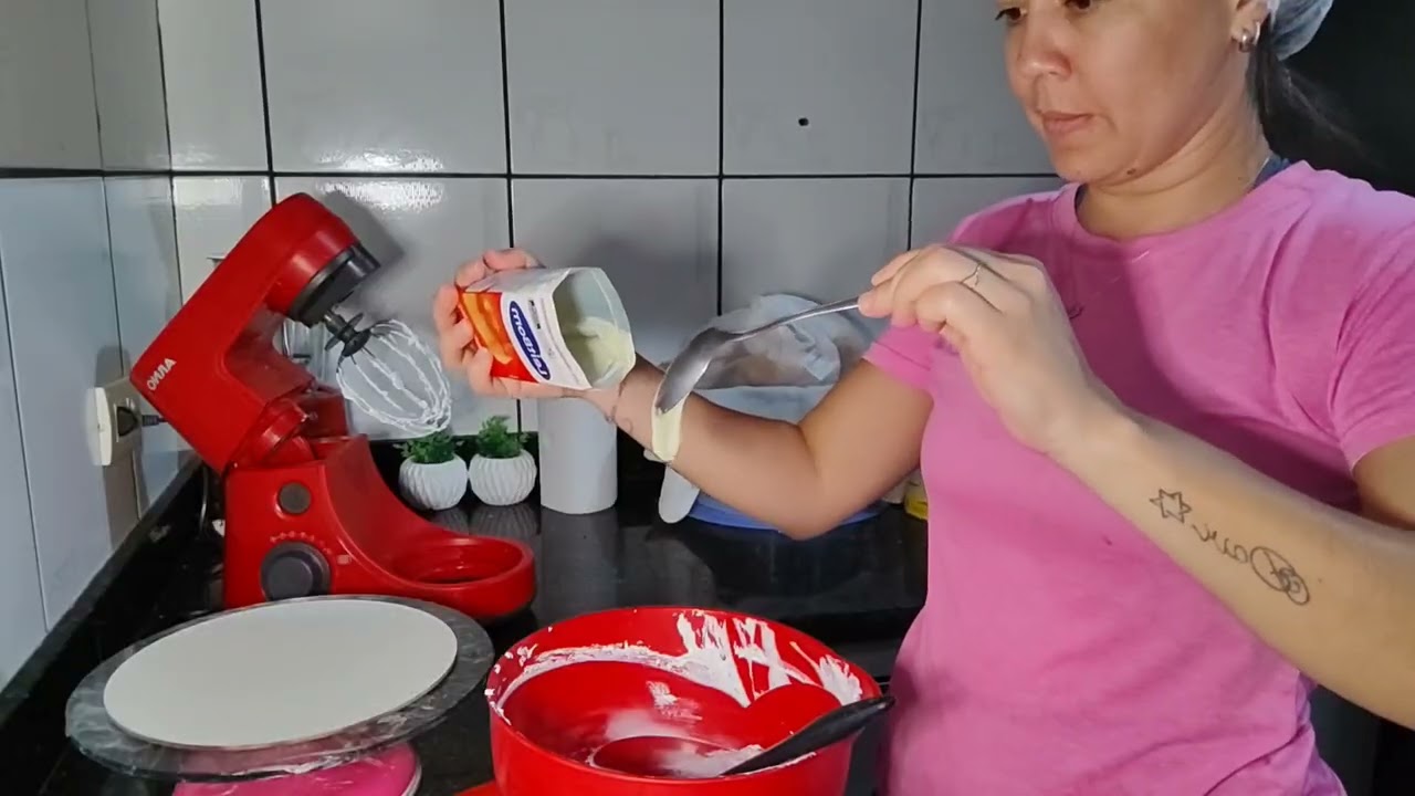 Como Bater Chantilly Perfeito para Espatular e Trabalhar Com Bicos | Dicas de Ponto e Hidratação