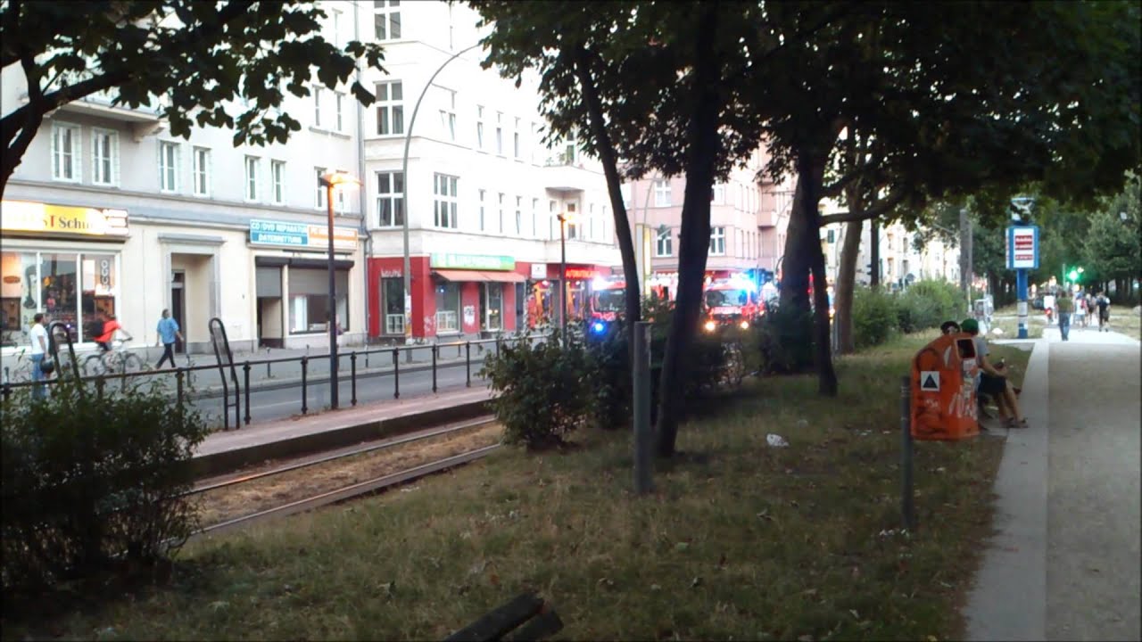 Feuerwehr Berlin Einsatzfahrt (2x LHF + 1x DLK) Brandweer Berlijn Prio 1 (2x TS en 1x HW)