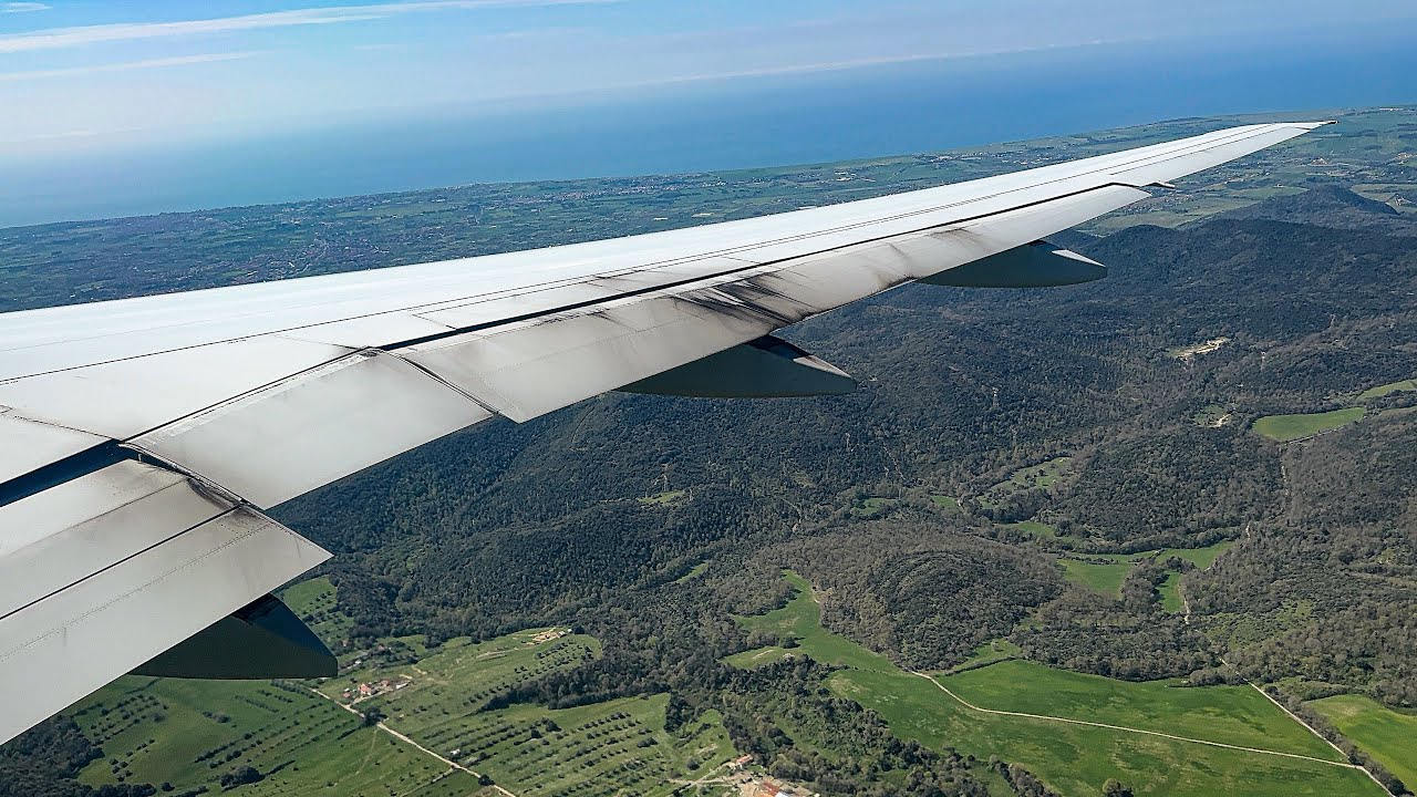 Beautiful Coastline Approach! American B777-223ER landing in Rome