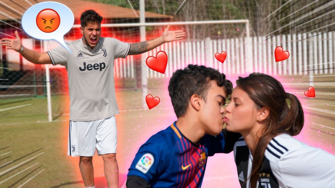 O AN&Atilde;O BEIJOU ELA JOGANDO FUTEBOL NA FRENTE DELE!!
