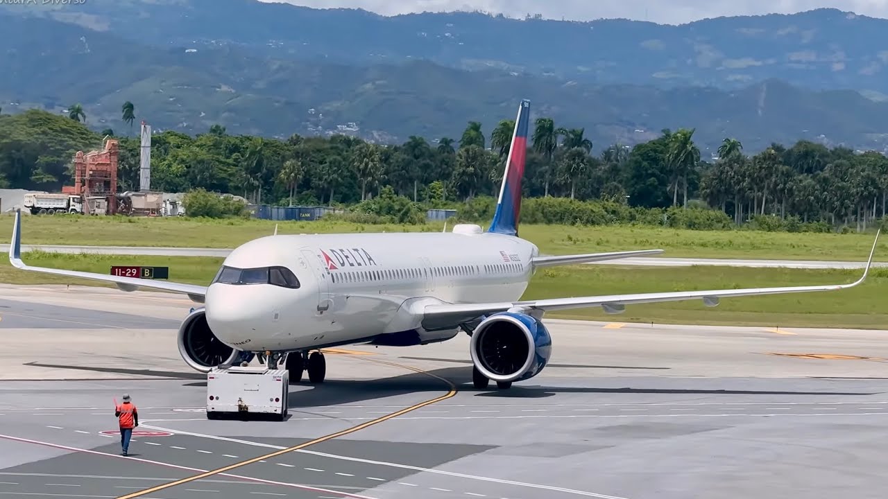 ALGUNAS VARIEDADES DE AVIONES  EN LAS OPERACIONES DEL AEROPUERTO CIBAO | #airport #aviation #plane
