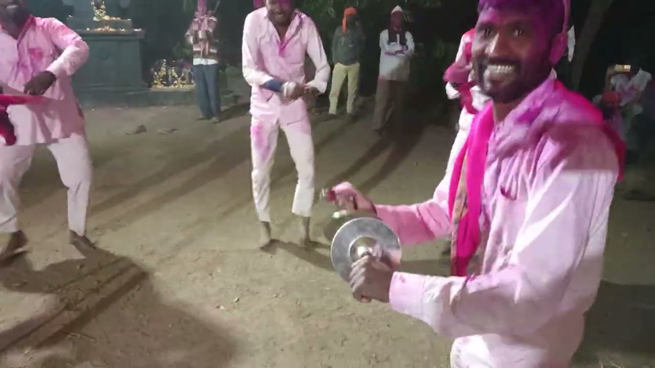 श्री राम गजी घाई नृत्य महादेव नगर श्री क्षेत्र बोरगाव येथे आपली कला सादर करताना (२)