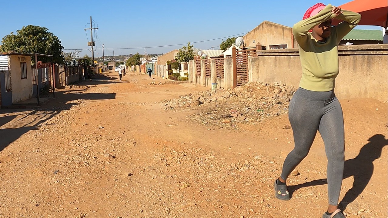 Hamanskraal South Africa -   a large rural community that serves as a shopping center (unbelievable)