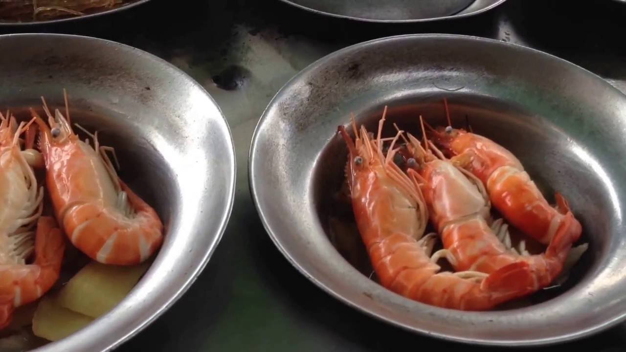 กุ้งอบวุ้นเส้น สูตรเด็ดเจ้าเก่า 32 ปีแห่งความอร่อย