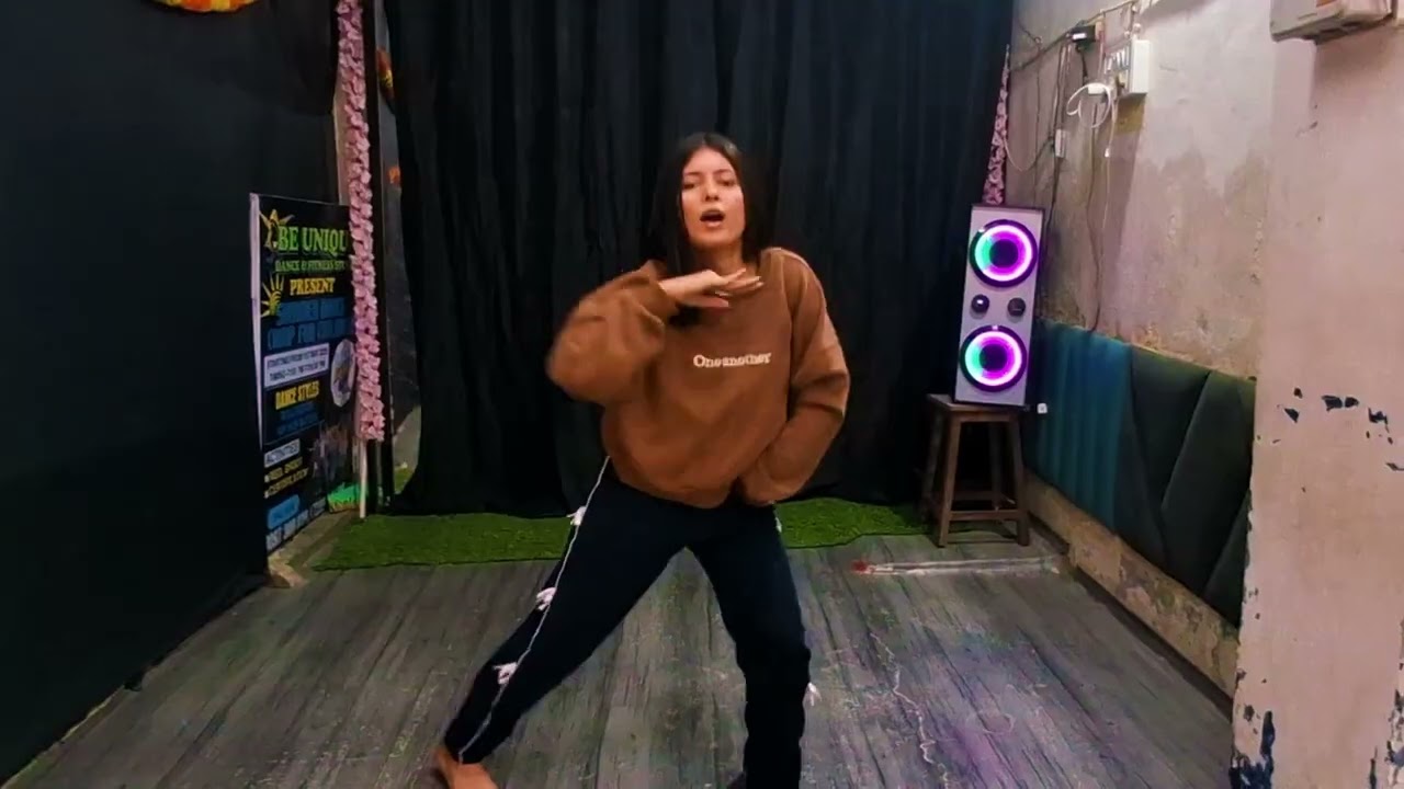 KACHI KALE SONG DANCE COVER PRIYANSHI #dancevideos #Kachikalesong #danceacademy #virelsong #virelvid