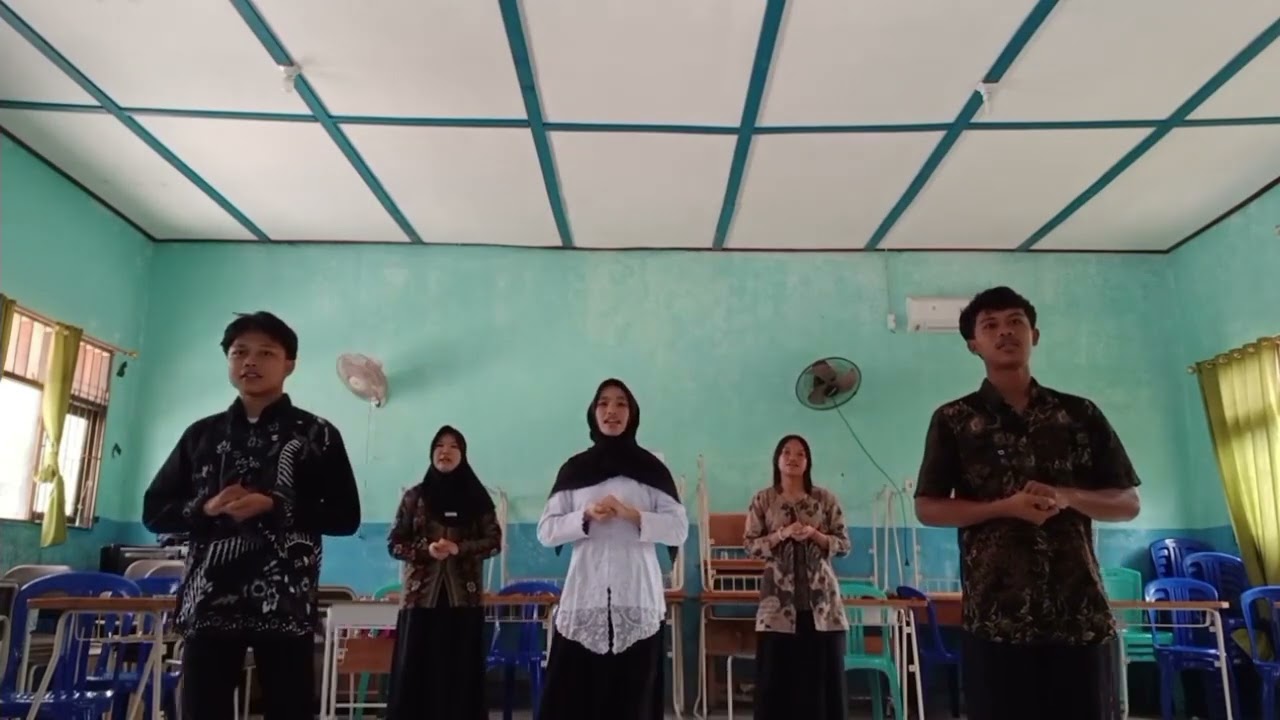 Kelompok 1Lagu daerah Kalimantan Tengah Menari menasai  Cover by: Dhor Jestin Fitria Juraidah Ria