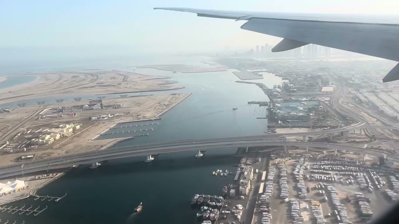 EMIRATES Boeing 777-300(ER) Landing at Dubai International Airport, United Arab Emirates 🇦🇪 (DXB)