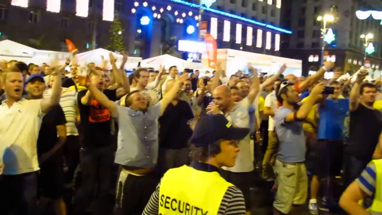 EURO 2012  England fans vs Swedish fans, Swedish Corner, Kiev