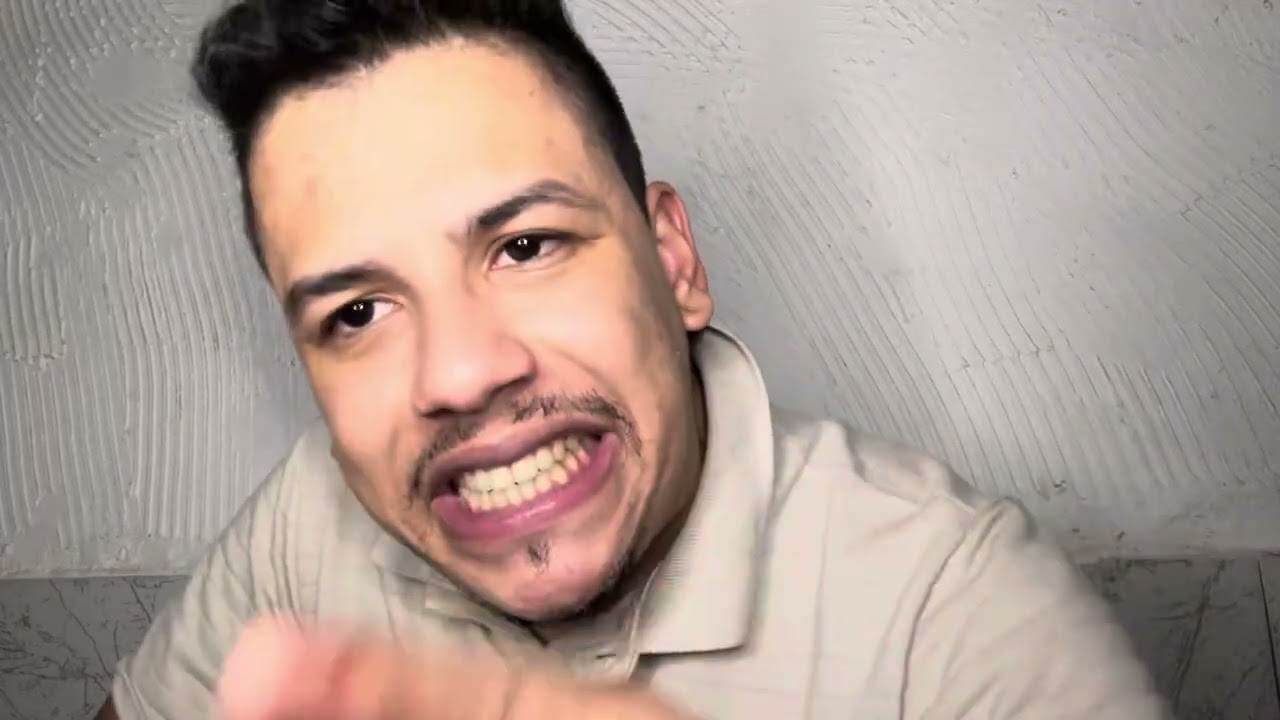 Filha vigie com uma mulher alta de cabelo preto vou te mostrar até amanhã foi tudo com você! 