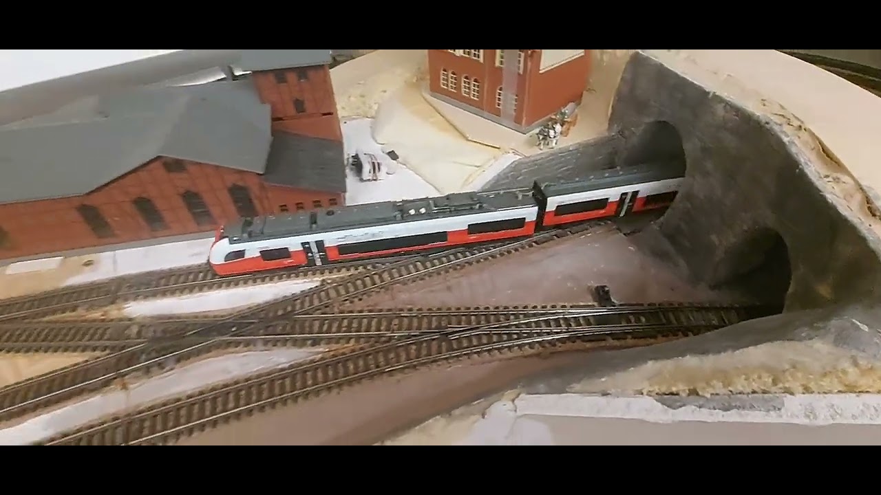 Erstes Fahrvideo über die fertige Gleisstrecke mit Märklin K- und C -Gleis