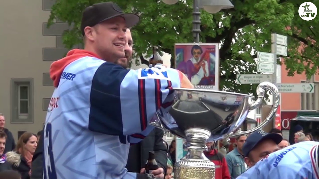 Towerstars feiern die DEL2-Meisterschaft 2019