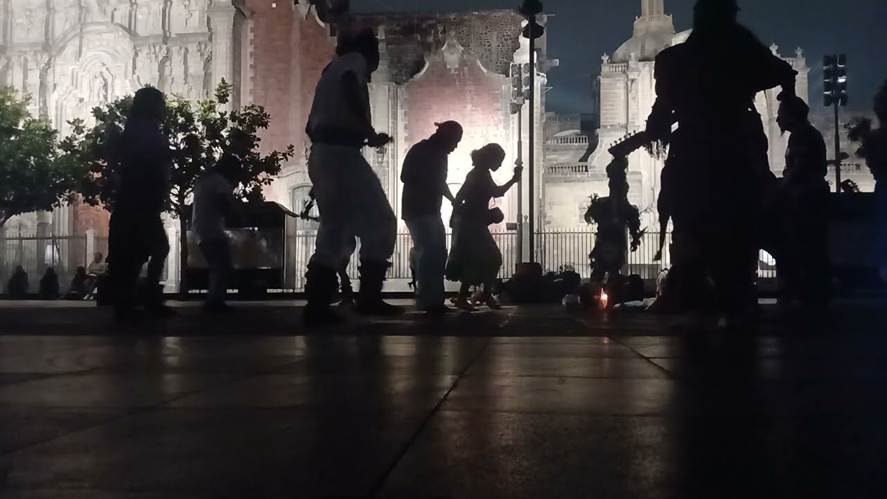 Tlaloc . Huitzilopochtli . Danza azteca chichimeca de la Gran Tenochtitlan