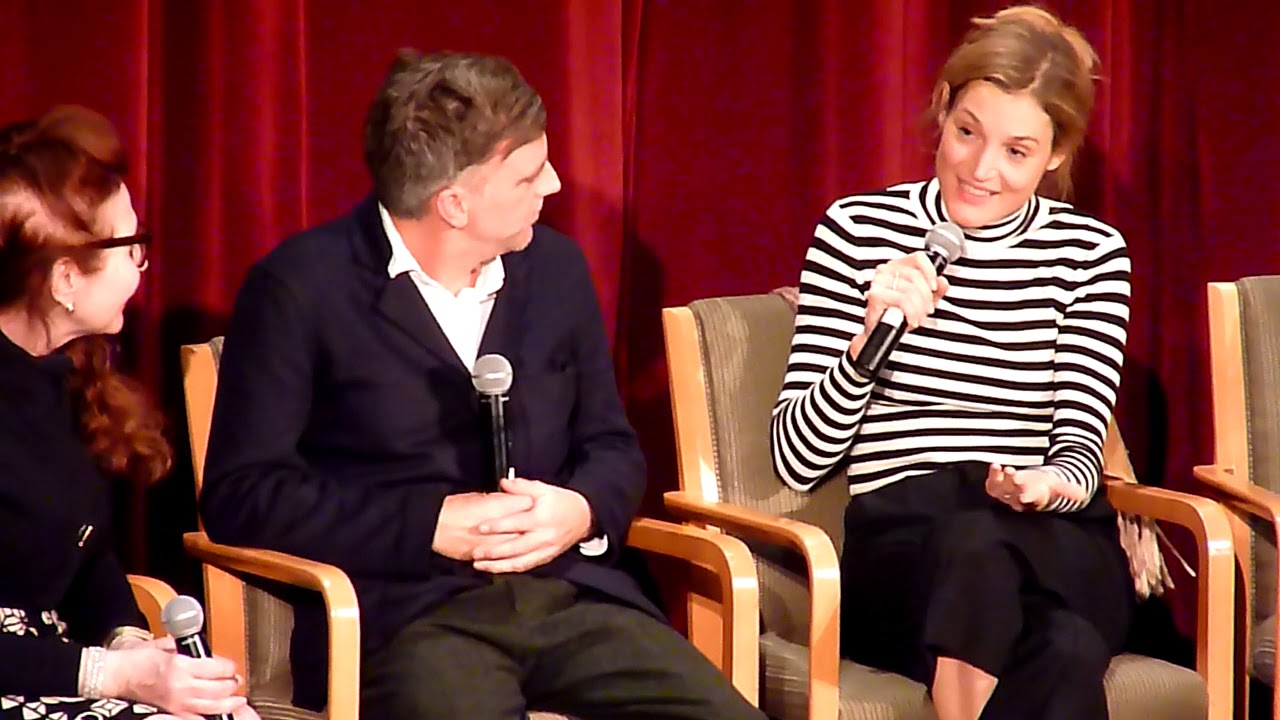 Vicky Krieps ('Phantom Thread') was surprised when she was cast: 'I thought it was a student film'