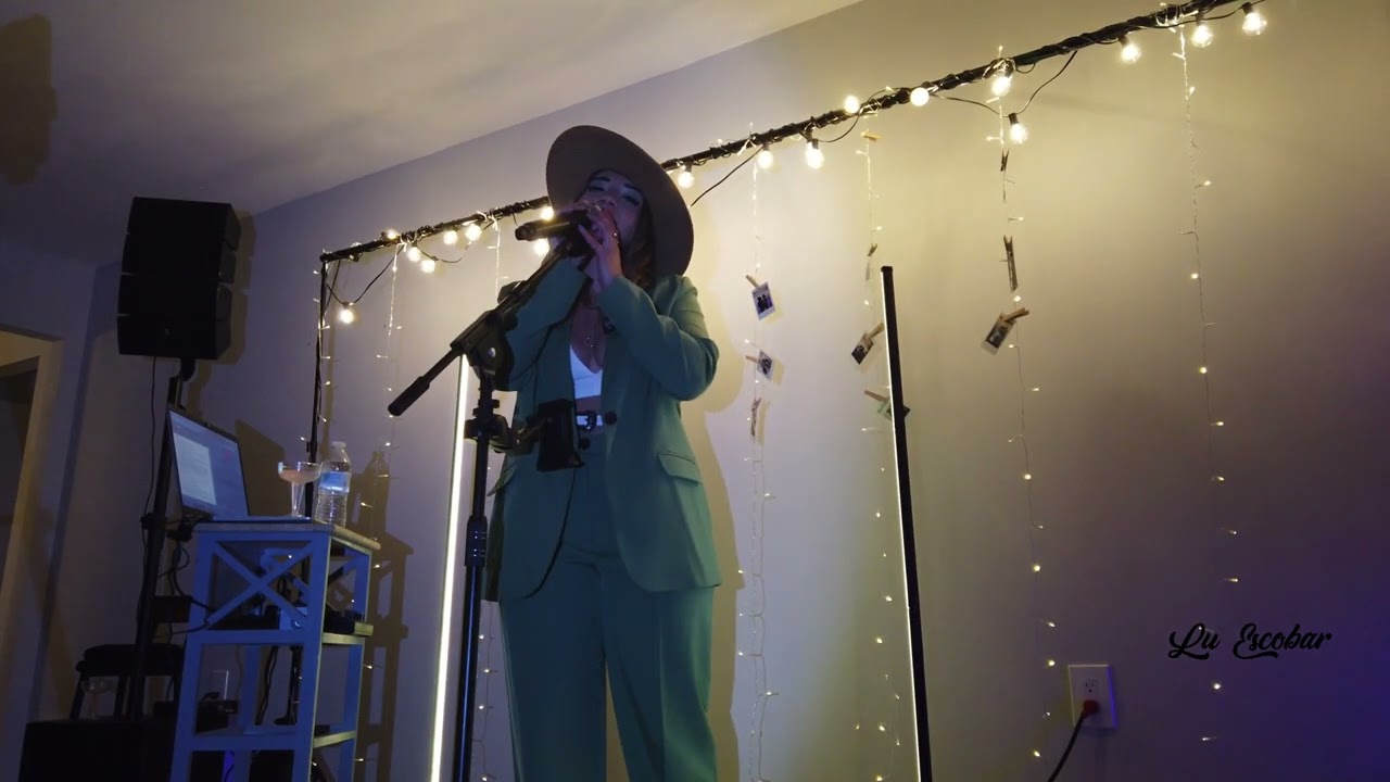 Lu Escobar - HAY VECES (EN VIVO)