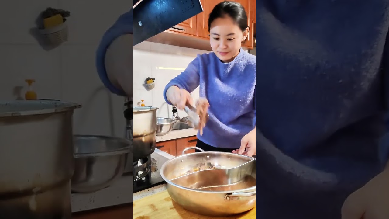 冬天还得是吃火锅 鲜香滑嫩的羊蝎子 一大锅吃着又香又过瘾！