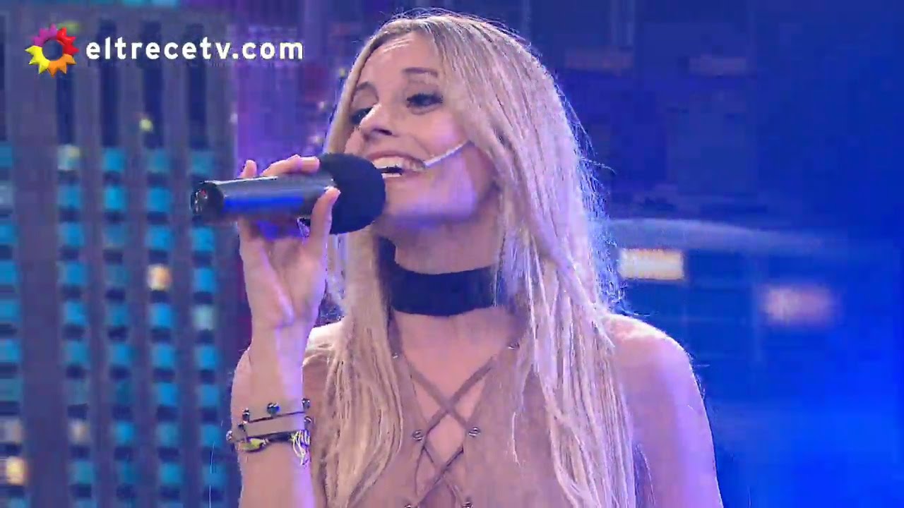 Melina Lezcano se anim&oacute; a cantar a capela en Como anillo al dedo