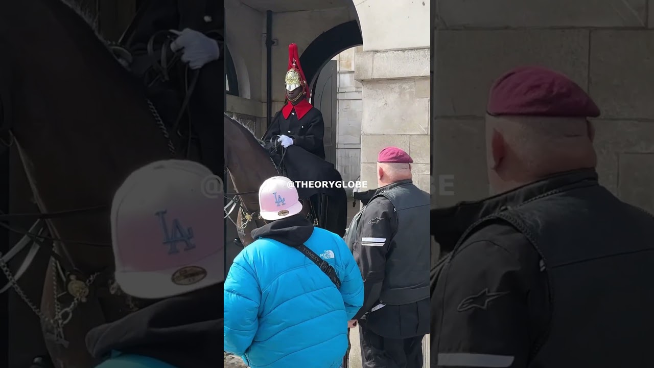 Para Veteran Shows Kings Guard Respect! #kingsguard #royalkingsguards #london