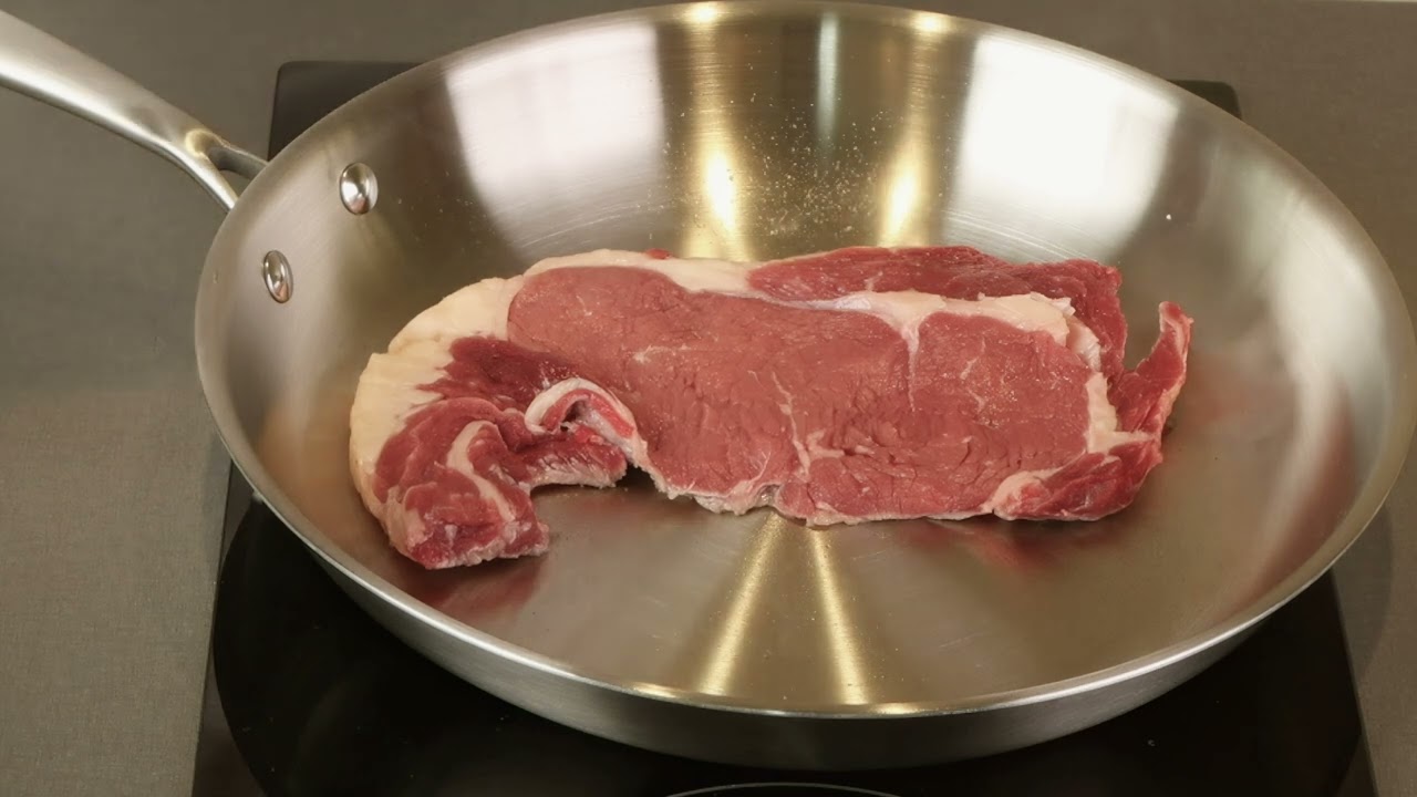 Cuisiner avec une poêle en inox 